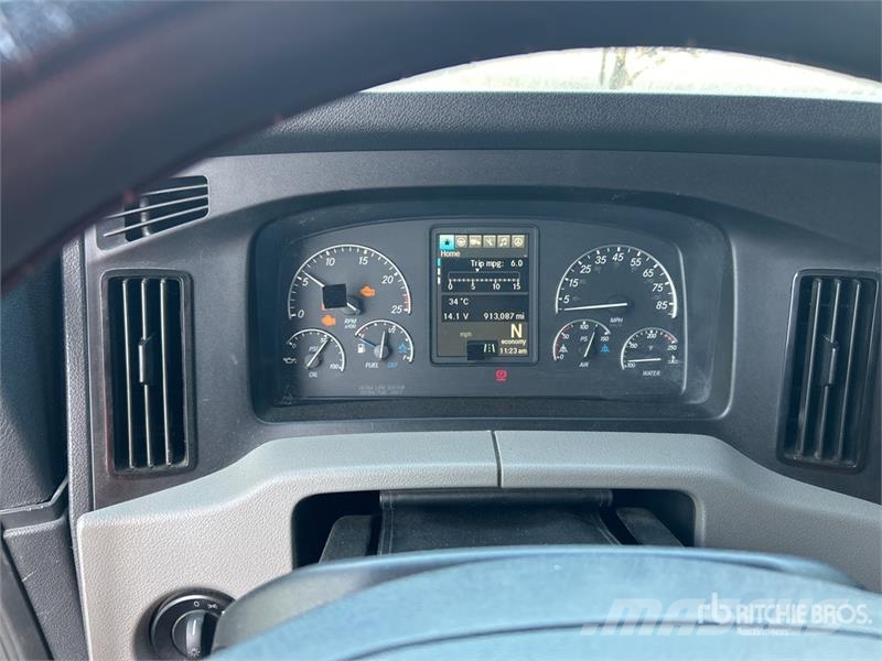 Freightliner Cascadia 126 6x4 T/A Sleeper Truck Tractor Cabezas tractoras
