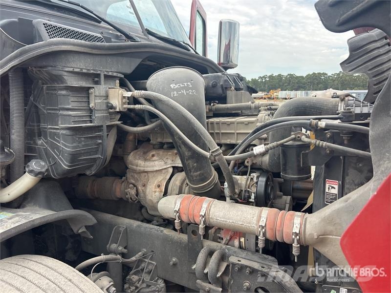 Freightliner Cascadia 125 6x4 T/A Sleeper Truck Tractor Sattelzugmaschinen