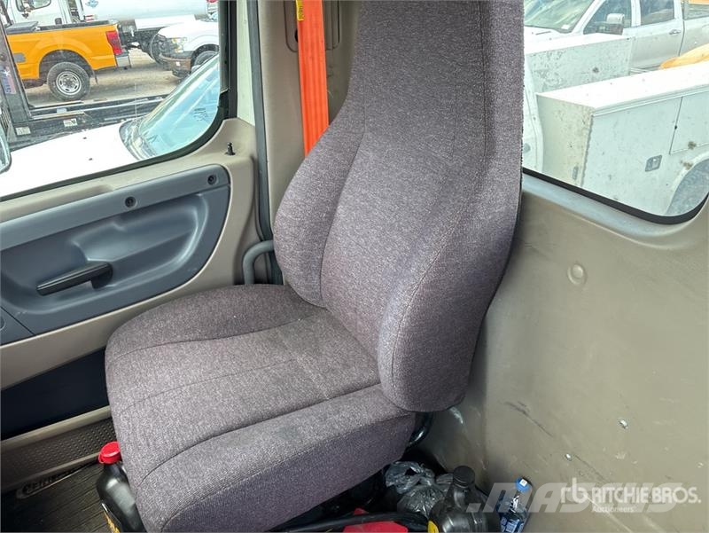 Freightliner Cascadia 125 Sadulveokid