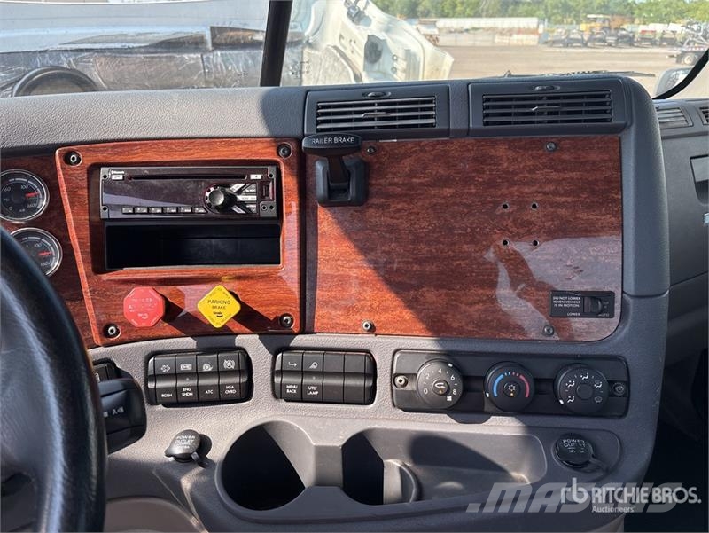 Freightliner Cascadia 113 Camiones portacoches