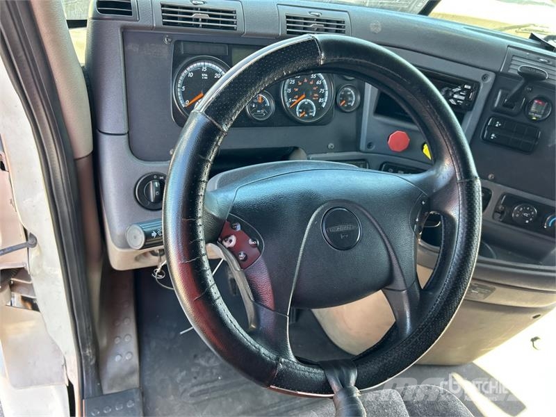 Freightliner Cascadia 125 6x4 T/A Sleeper Truck Tractor (Inoper Cavalos mecânicos