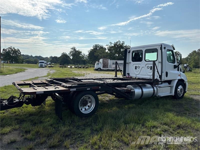 Freightliner Cascadia 113 Camiones portacoches