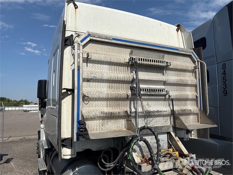 Freightliner Cascadia 125 6x4 T/A Sleeper Truck Tractor Tegljači