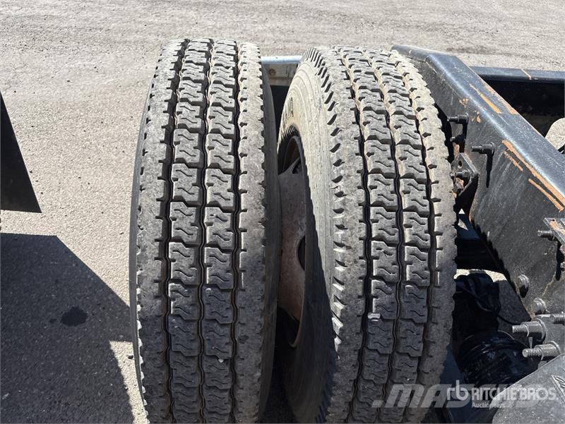 Freightliner Cascadia 125 6x4 T/A Sleeper Truck Tractor Sattelzugmaschinen