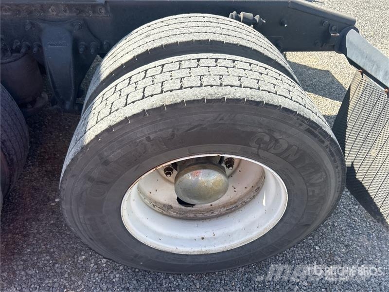 Freightliner Cascadia 125 6x4 T/A Sleeper Truck Tractor Trekkvogner