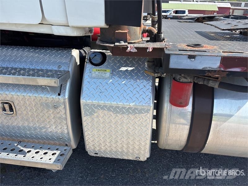 Freightliner Cascadia 113 4x2 Car Carrier Truck Νταλίκες μεταφοράς οχημάτων