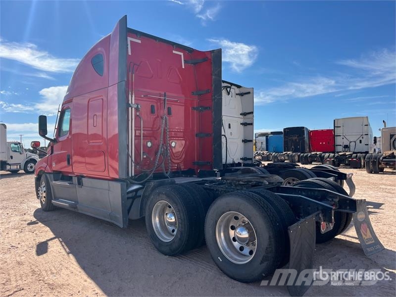 Freightliner Cascadia 126 Autotractoare
