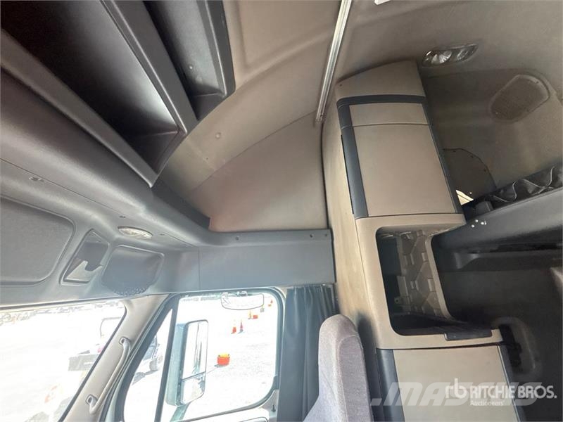 Freightliner Cascadia 125 6x4 T/A Sleeper Truck Tractor Sattelzugmaschinen