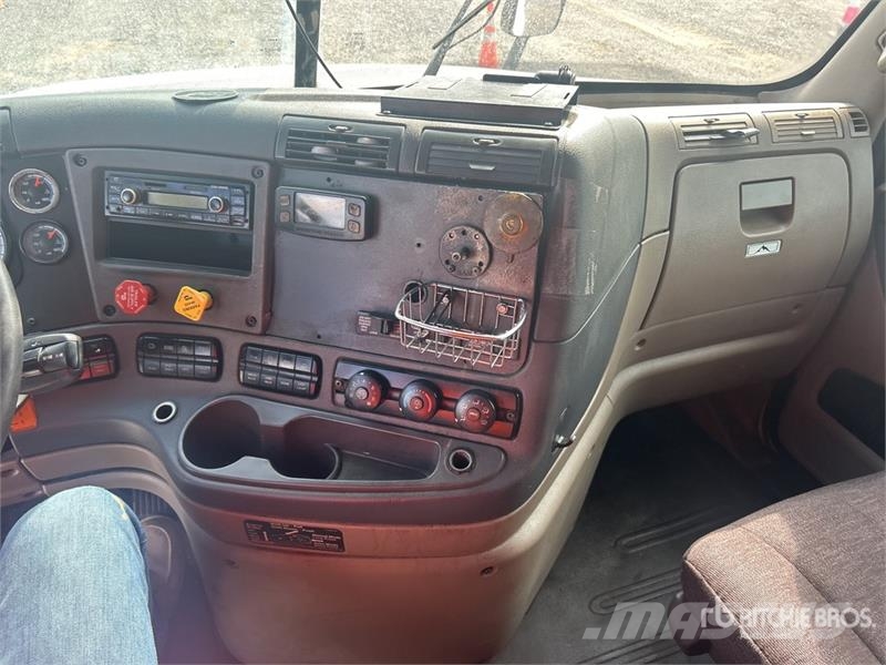 Freightliner Cascadia 125 6x4 T/A Sleeper Truck Tractor Седельные тягачи