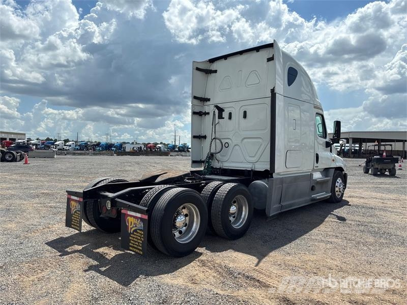 Freightliner Cascadia 125 6x4 T/A Sleeper Truck Tractor Dragbilar