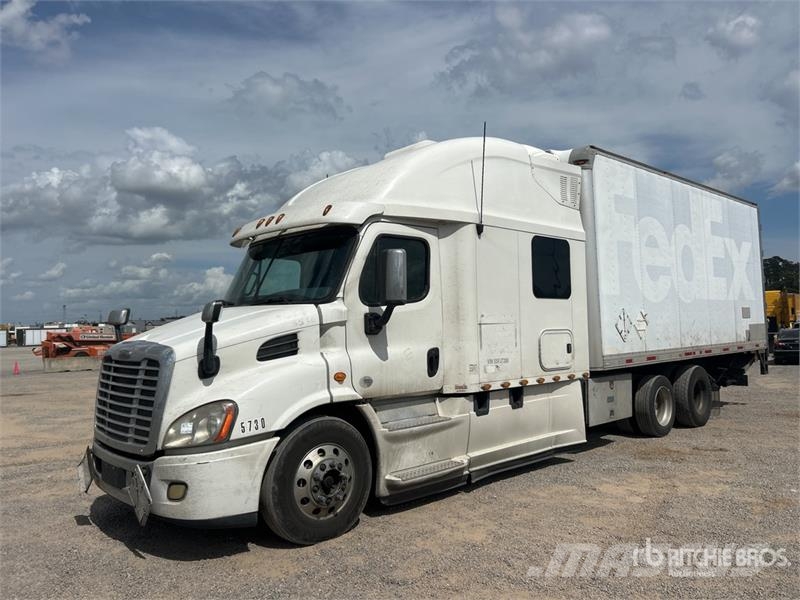 Freightliner CASCADIA 113 6x2 Sleeper Refrigerated Truck Hűtős