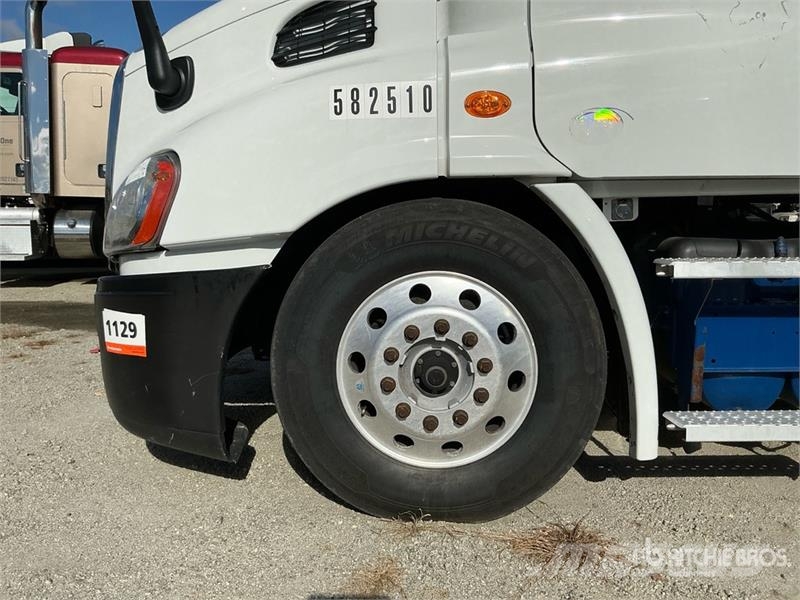 Freightliner Cascadia 113 Trekkers