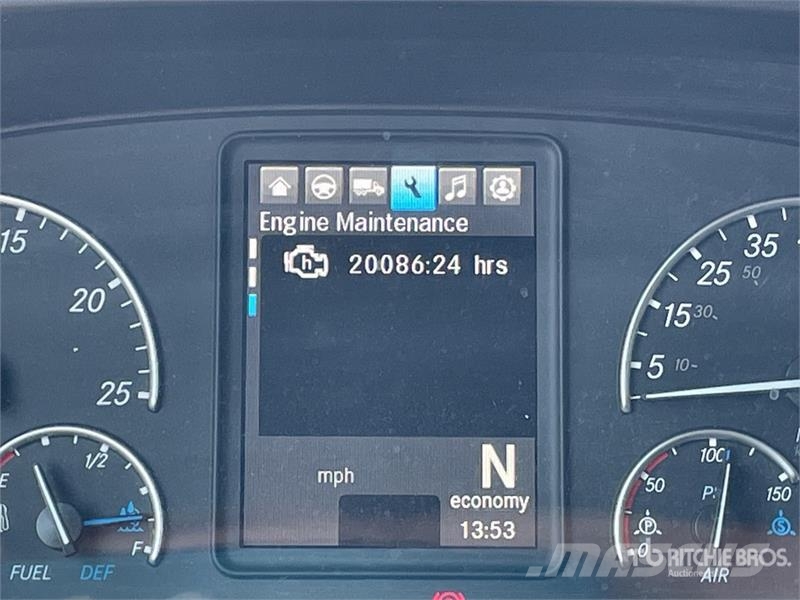 Freightliner Cascadia 126 6x4 T/A Sleeper Truck Tractor (Inoper Седельные тягачи