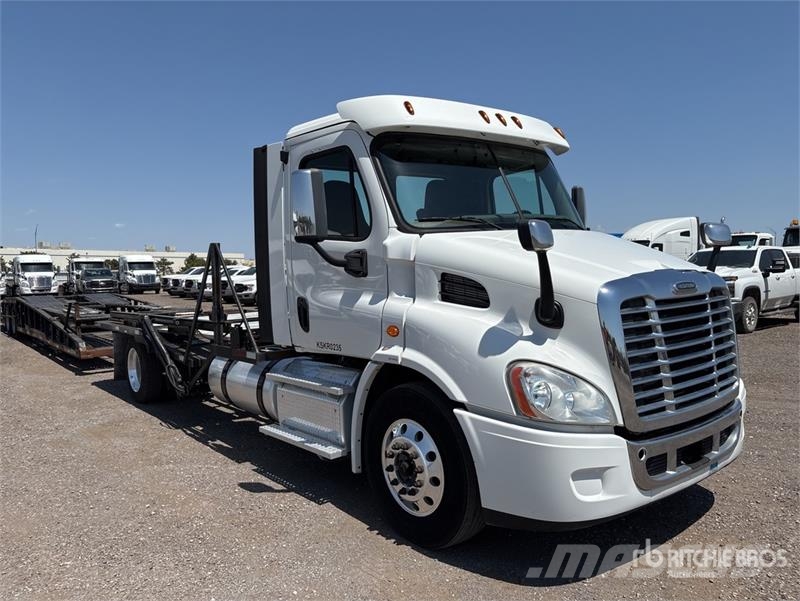 Freightliner Cascadia 113 Camiones portacoches
