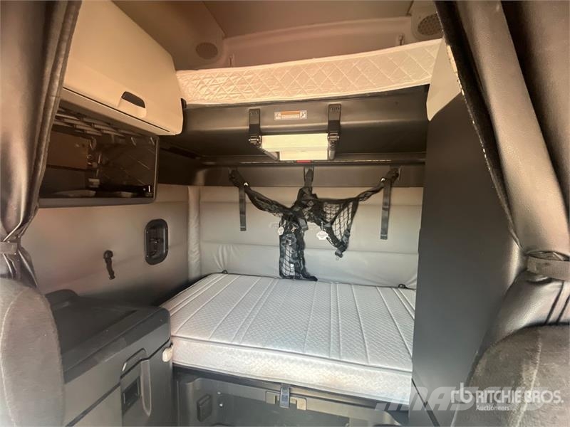 Freightliner Cascadia 126 Autotractoare