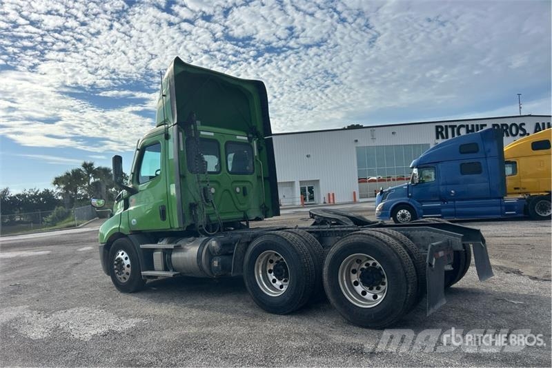 Freightliner Cascadia 116 Trekkers