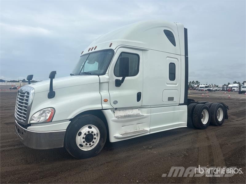 Freightliner Cascadia 125 6x4 T/A Sleeper Truck Tractor Vilcēji