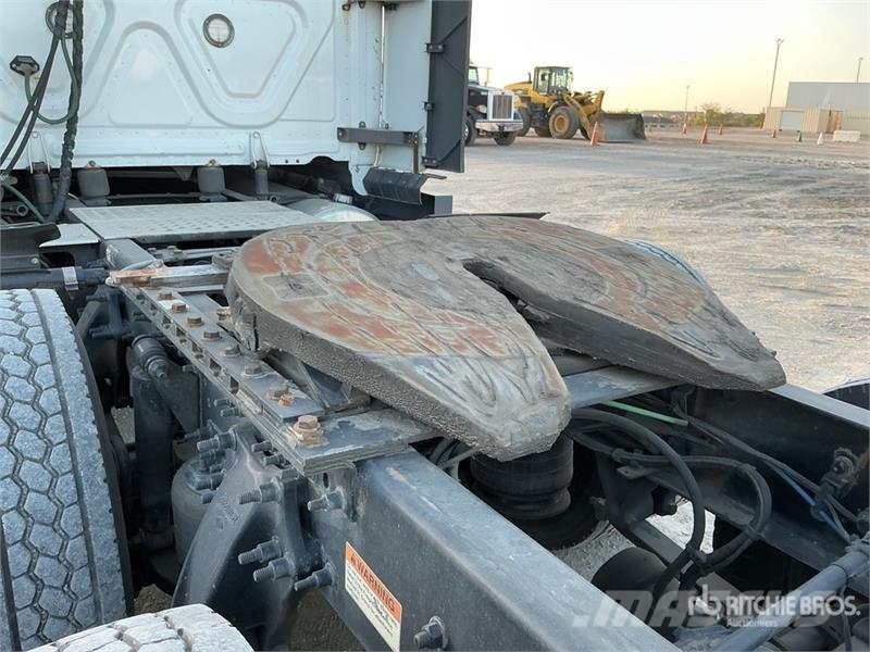 Freightliner Cascadia 126 6x4 T/A Sleeper Truck Tractor (Inoper Tegljači