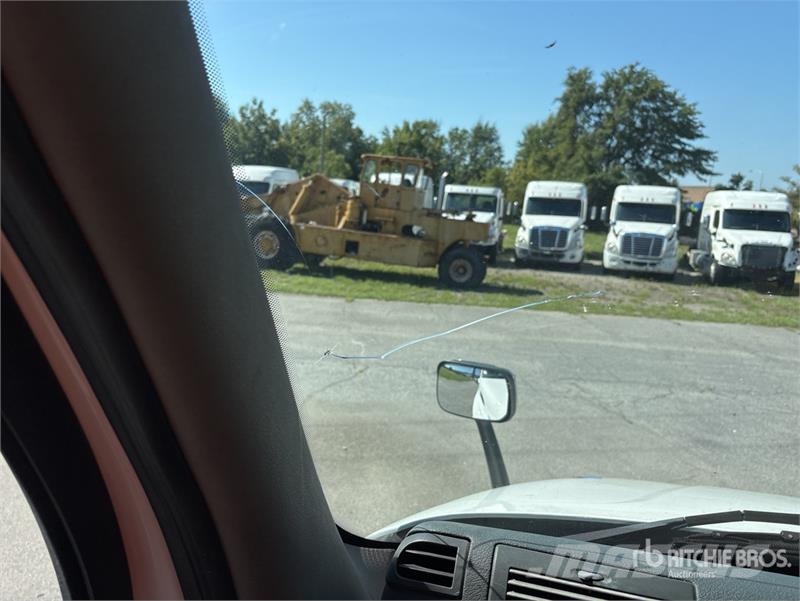 Freightliner Cascadia 113 4x2 Car Carrier Truck Trasportatore per veicoli