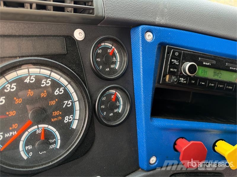 Freightliner Cascadia 125 6x4 T/A Sleeper Truck Tractor Sattelzugmaschinen