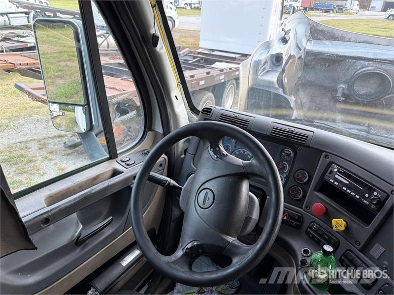 Freightliner Cascadia 113 6x4 Sleeper Car Carrier Truck Trasportatore per veicoli