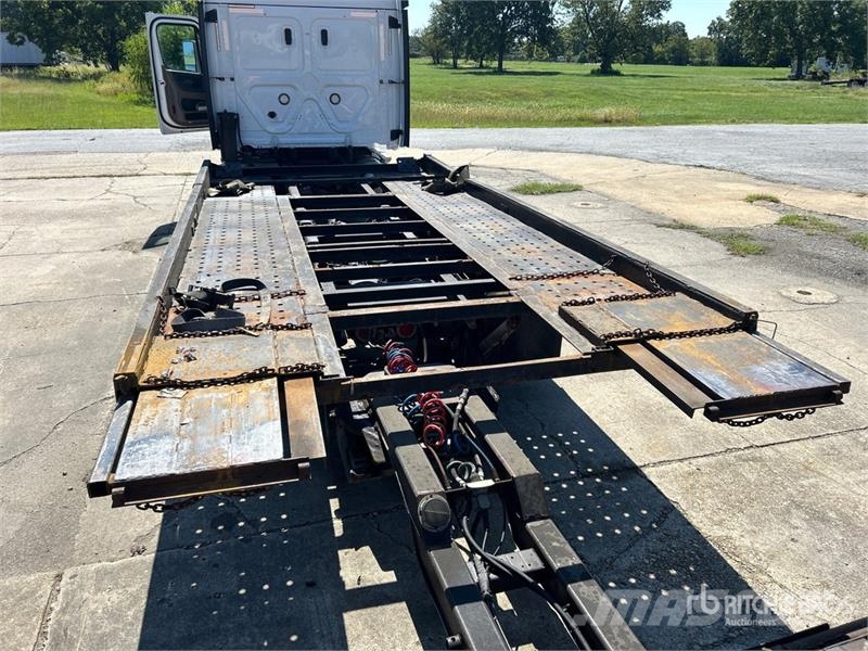 Freightliner Cascadia 113 6x4 Sleeper Car Carrier Truck Autovežiai