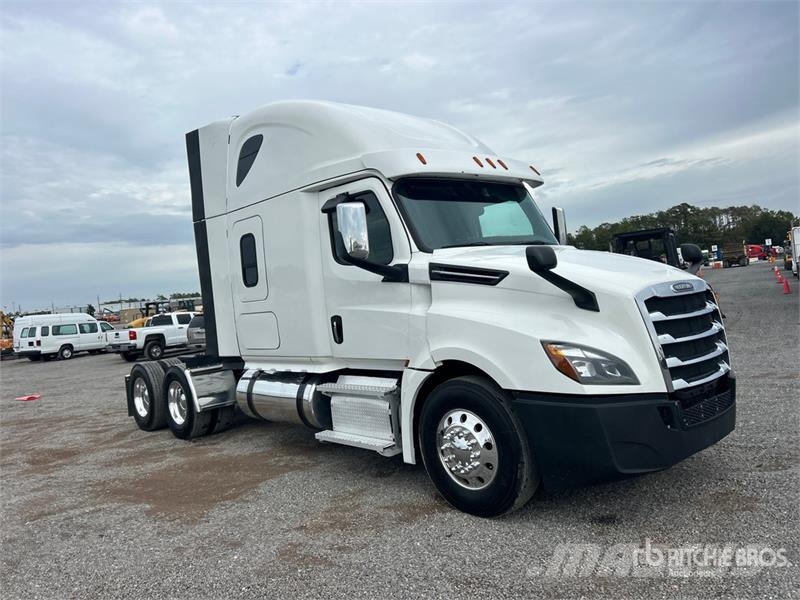 Freightliner Cascadia 126 6x4 T/A Sleeper Truck Tractor Vilcēji