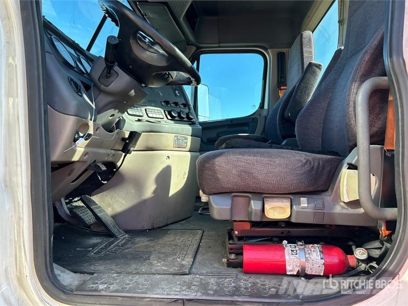 Freightliner Cascadia 113 Trekkers