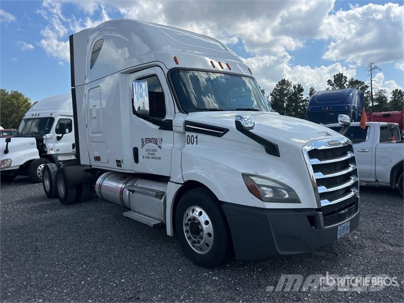 Freightliner Cascadia 126 6x4 T/A Sleeper Truck Tractor (Inoper Autotractoare