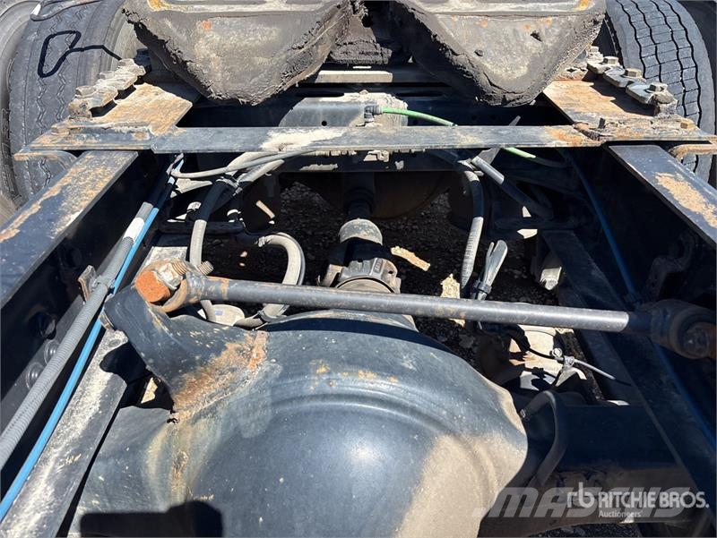 Freightliner Cascadia 125 6x4 T/A Sleeper Truck Tractor (Inoper Motrici e Trattori Stradali