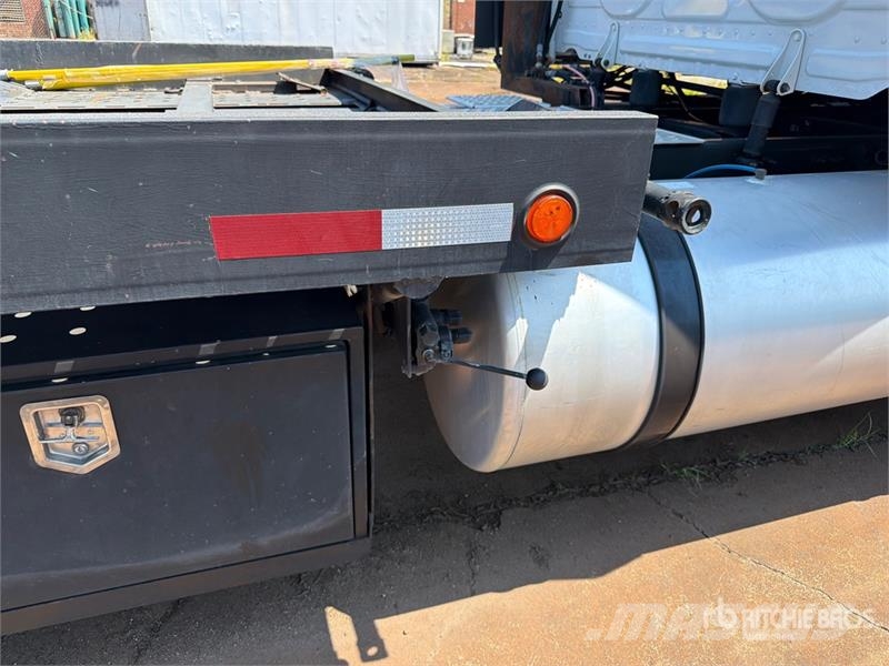 Freightliner Cascadia 113 6x4 Sleeper Car Carrier Truck Trasportatore per veicoli