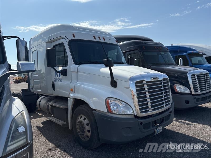 Freightliner Cascadia 125 6x4 T/A Sleeper Truck Tractor Tegljači