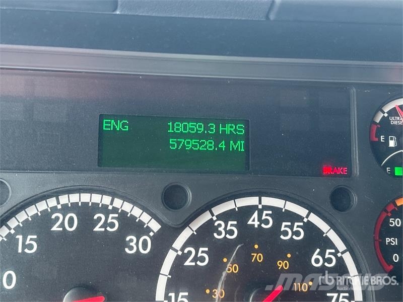 Freightliner Cascadia 125 6x4 T/A Sleeper Truck Tractor 中古トラクターヘッド | トレーラーヘッド