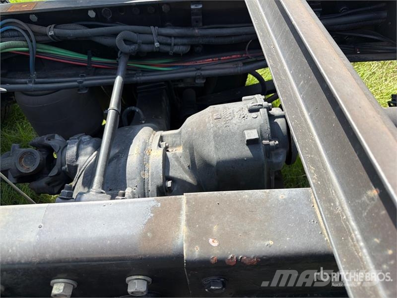 Freightliner Cascadia 113 6x4 Sleeper Car Carrier Truck مركبات النقل