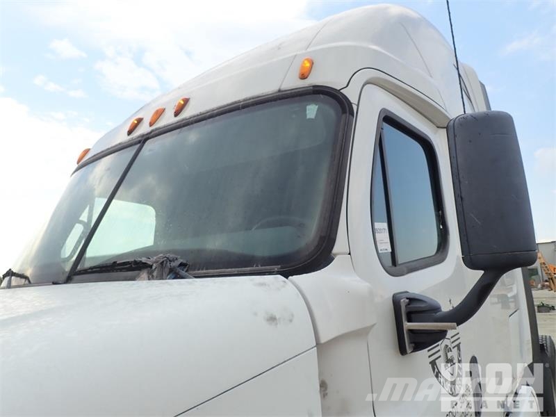 Freightliner Cascadia 125 6x4 T/A Sleeper Truck Tractor Vilcēji