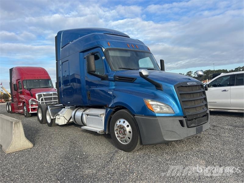 Freightliner Cascadia 126 6x4 T/A Sleeper Truck Tractor Vilcēji