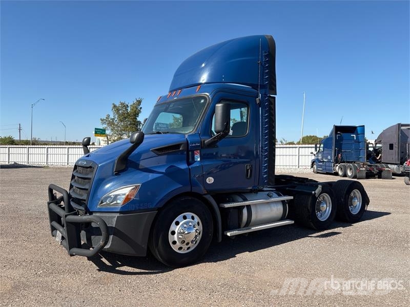 Freightliner Cascadia 116 中古トラクターヘッド | トレーラーヘッド