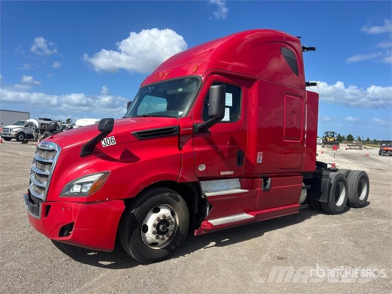 Freightliner Cascadia 126 6x4 T/A Sleeper Truck Tractor Nyergesvontatók