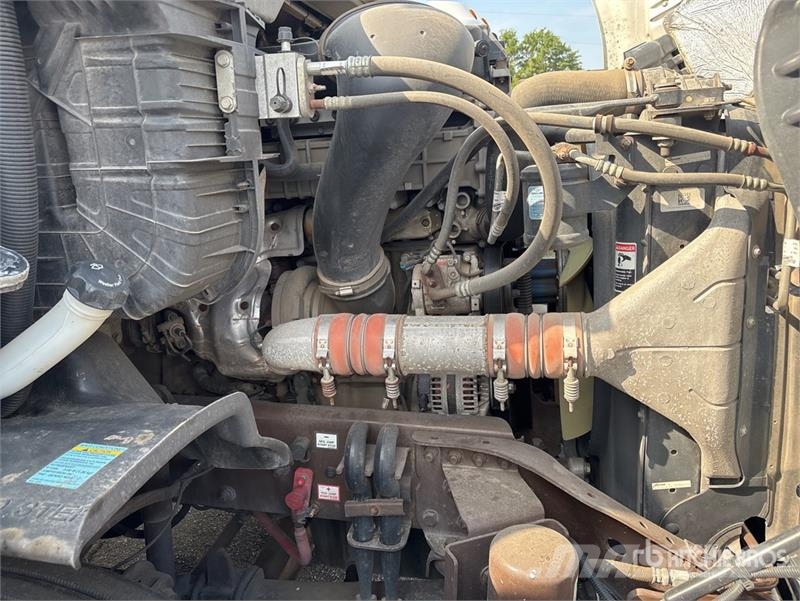 Freightliner Cascadia 113 Camiones portacoches