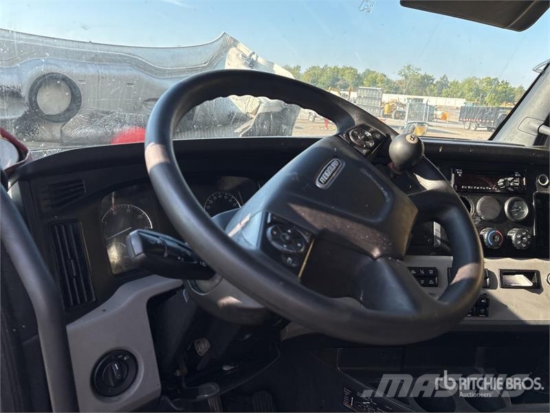 Freightliner Cascadia 126 6x4 T/A Sleeper Truck Tractor 트랙터 유닛
