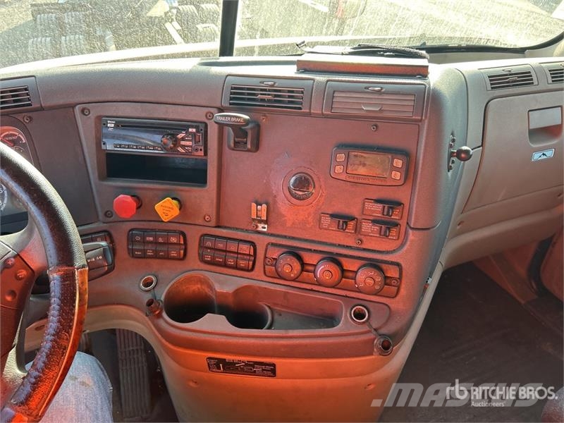 Freightliner Cascadia 125 6x4 T/A Sleeper Truck Tractor Vilcēji