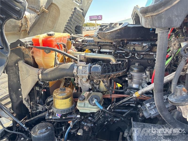 Freightliner Cascadia 125 6x4 T/A Sleeper Truck Tractor Sattelzugmaschinen