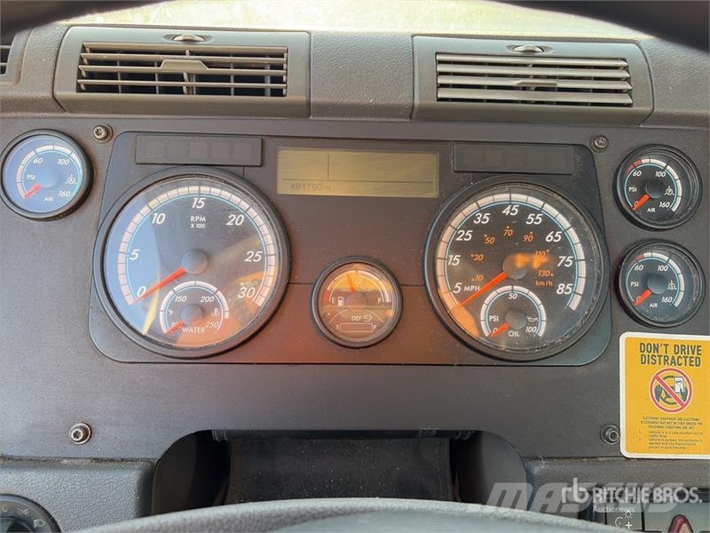 Freightliner Cascadia 113 Vetopöytäautot