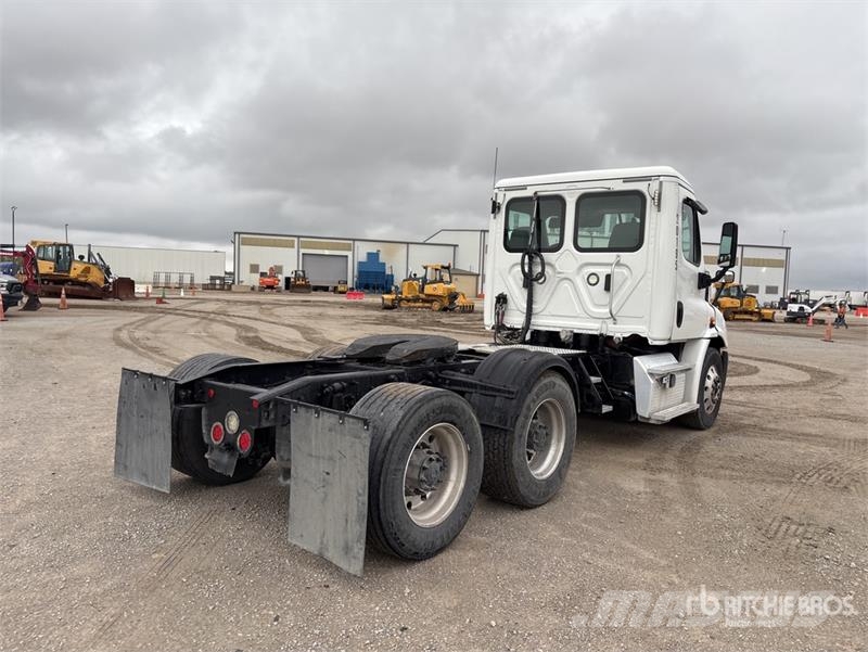 Freightliner Cascadia 113 Sadulveokid