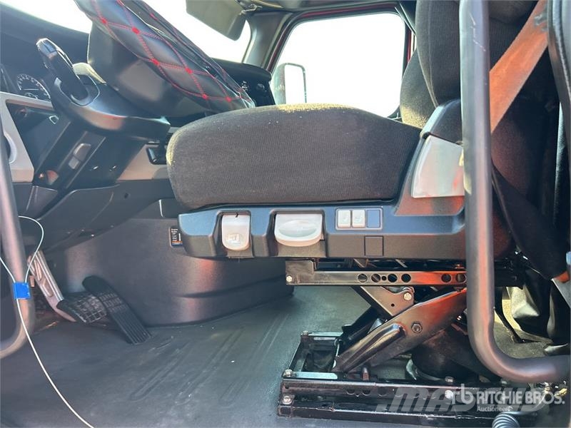 Freightliner Cascadia 126 6x4 T/A Sleeper Truck Tractor Trekkers