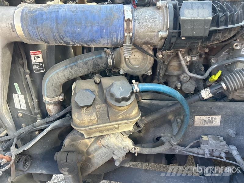 Freightliner Cascadia 126 6x4 T/A Sleeper Truck Tractor Cabezas tractoras