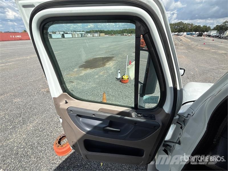 Freightliner Cascadia 125 6x4 T/A Sleeper Truck Tractor Dragbilar