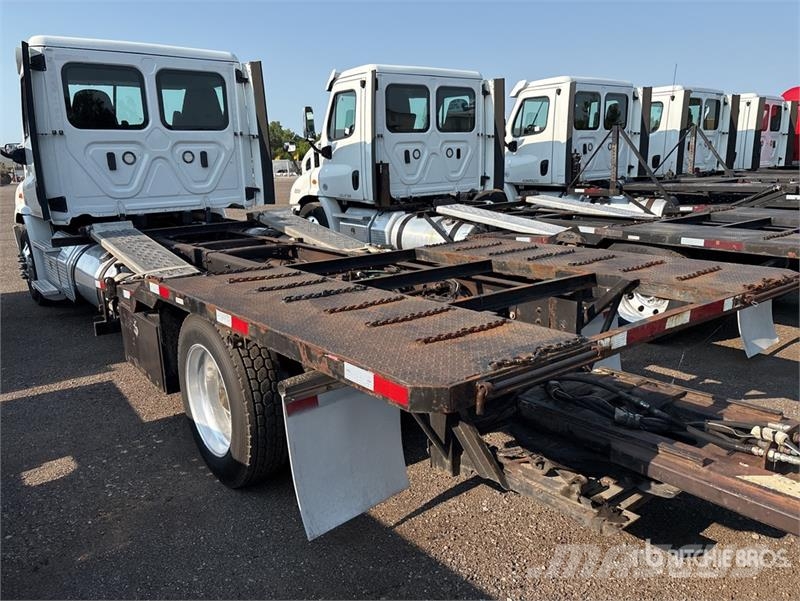 Freightliner Cascadia 113 Camiones portacoches