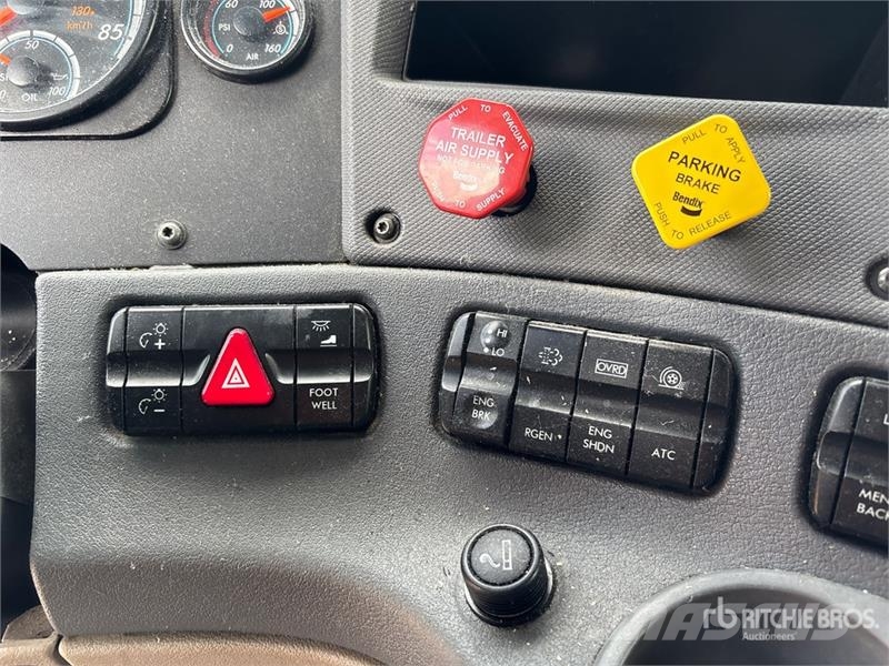 Freightliner Cascadia 125 6x4 T/A Sleeper Truck Tractor Naudoti vilkikai