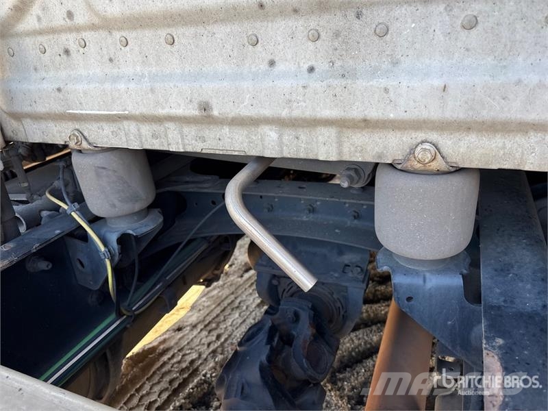 Freightliner Cascadia 126 6x4 T/A Sleeper Truck Tractor 曳引機組件